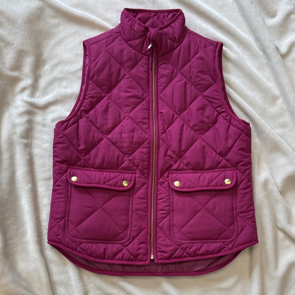 J Crew Women Rasberry Quilted Puffer Vest with Gold Snap Pockets-size M